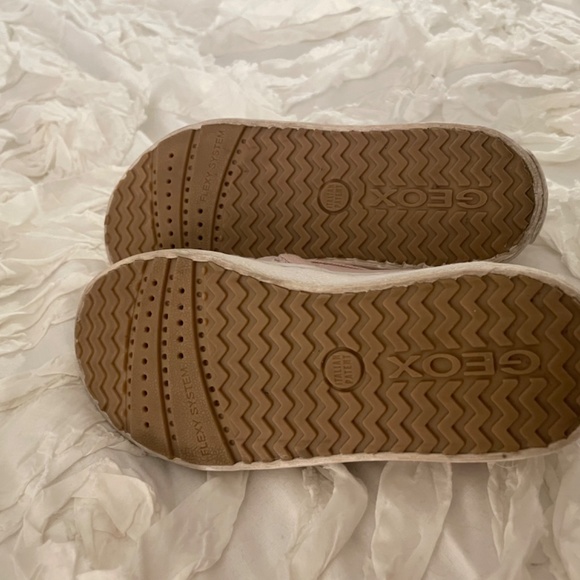 Geox Girls Slip On Sneakers - Picture 3 of 4